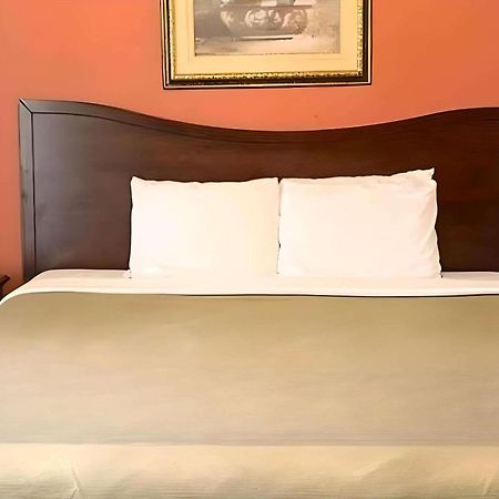 Rodeway Inn Manchester Екстериор снимка