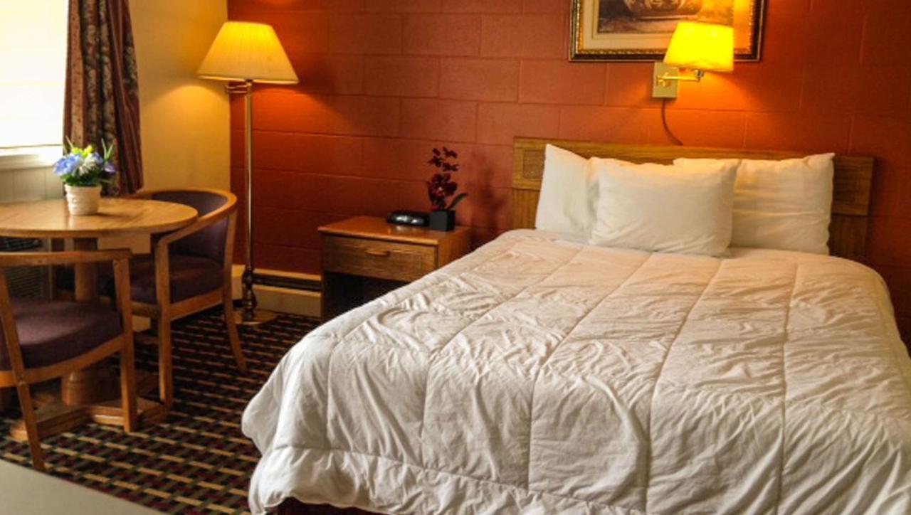 Rodeway Inn Manchester Екстериор снимка