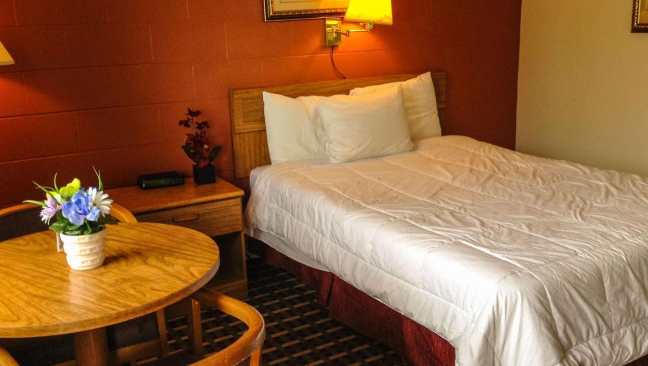 Rodeway Inn Manchester Екстериор снимка