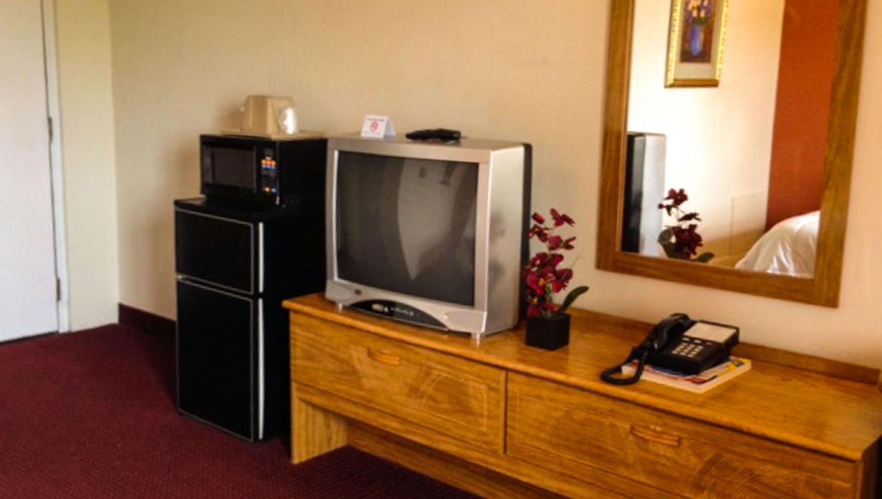 Rodeway Inn Manchester Екстериор снимка