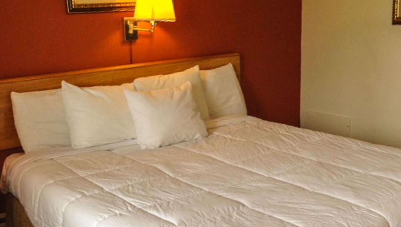 Rodeway Inn Manchester Екстериор снимка