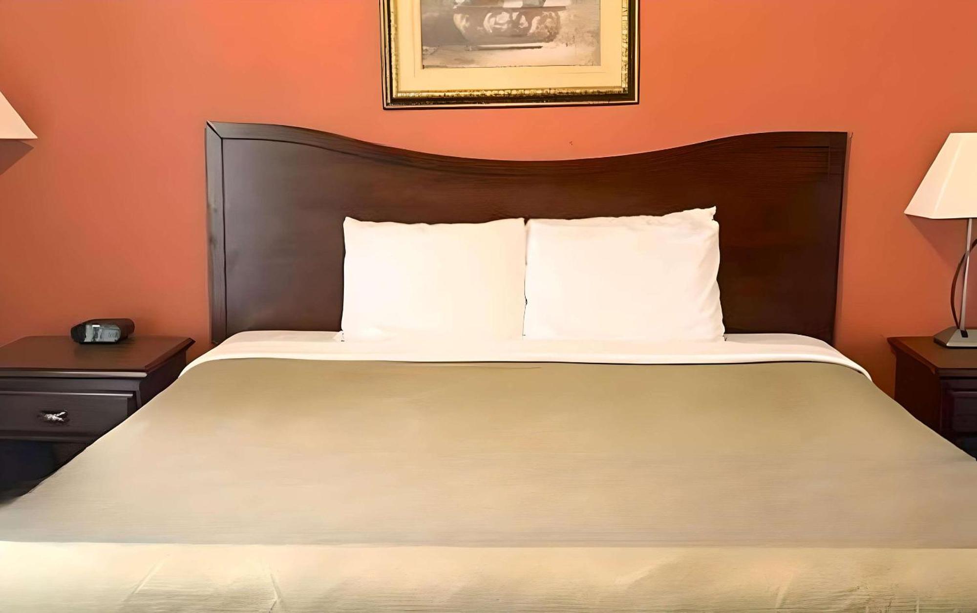 Rodeway Inn Manchester Екстериор снимка
