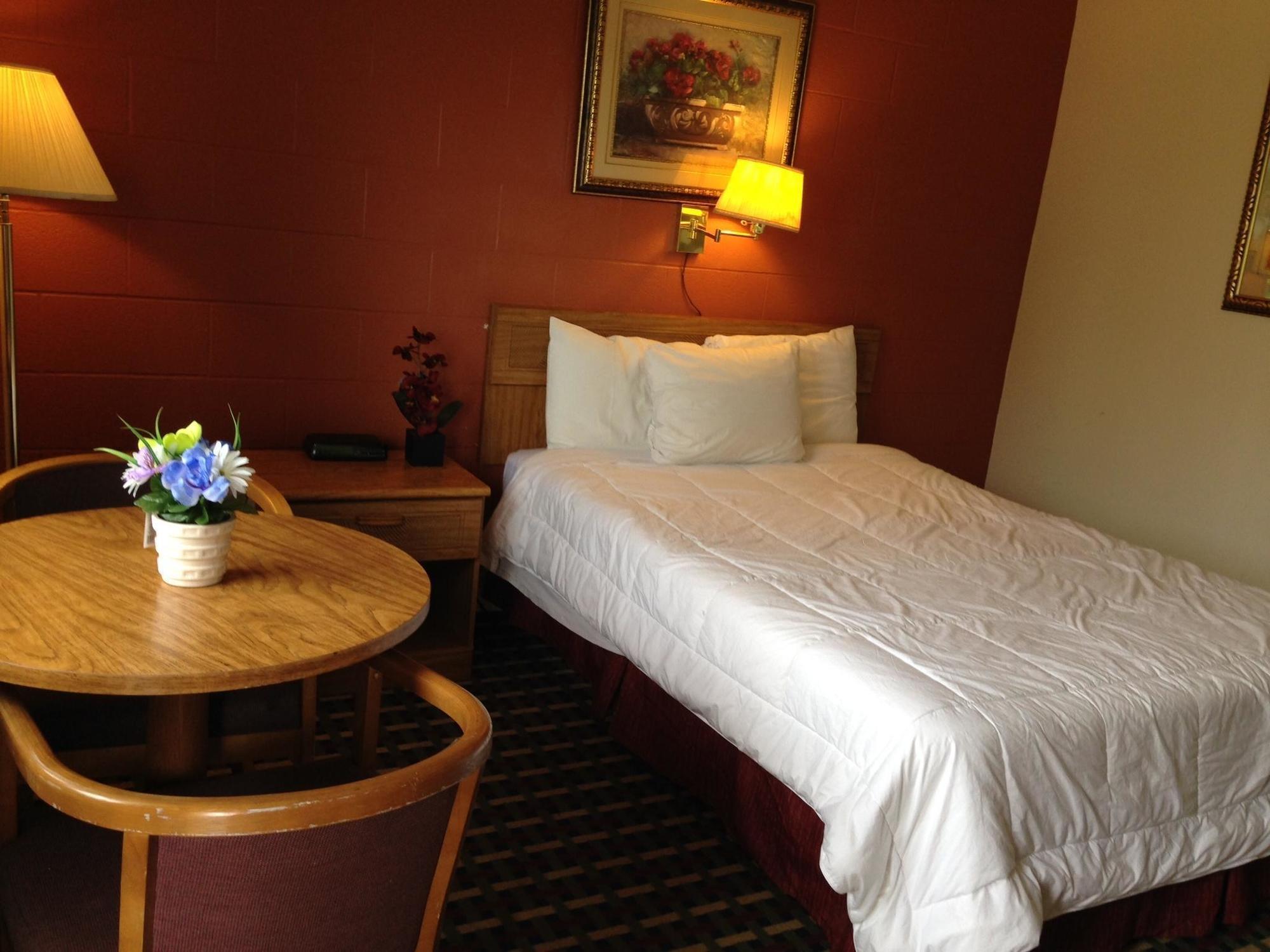 Rodeway Inn Manchester Екстериор снимка